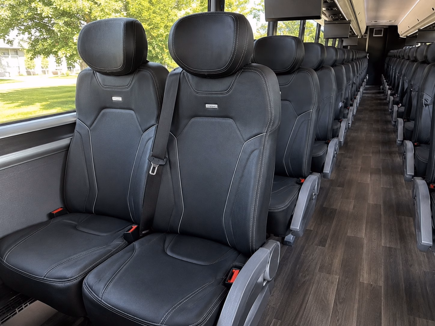 buses to loudoun county s 40 plus tasting rooms from dc